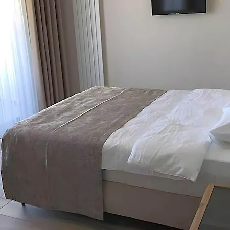 Hotel Antigonia *